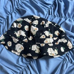 urban outfitters bucket hat